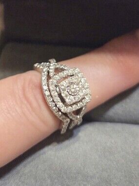 Diamond Halo Ring Set in 10k White Gold - Size 6.5-7 * Like New* ✔️